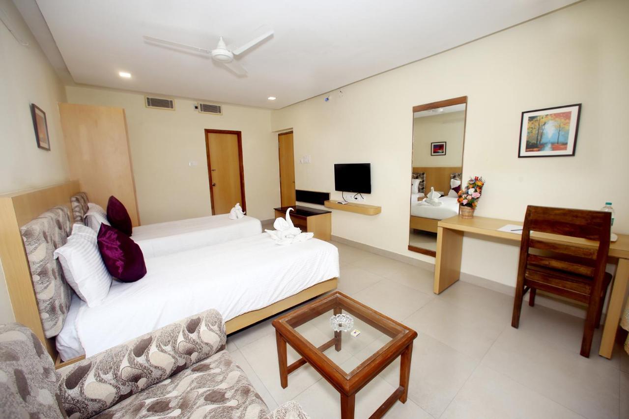 Kgl Grand Hotel Madras Buitenkant foto